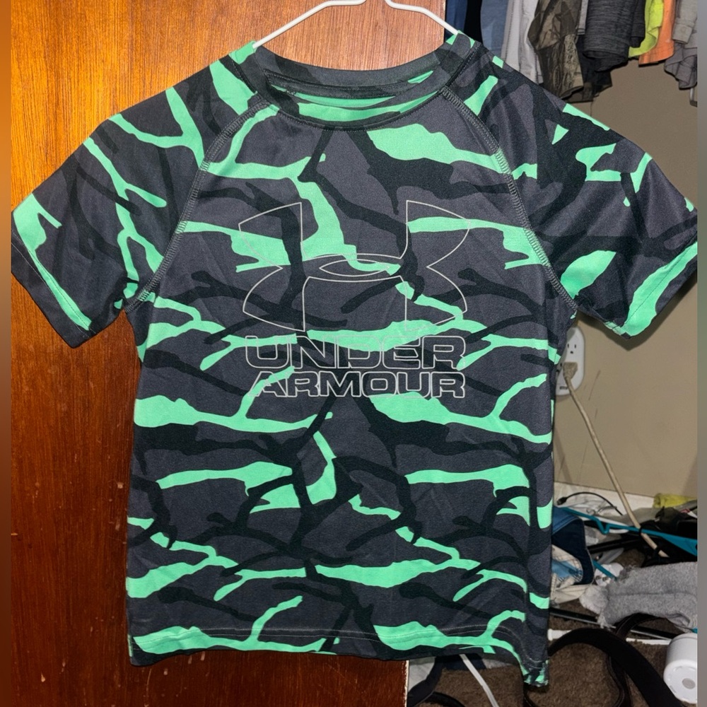 Under Armour Green and Black Short Sleeve Tee